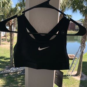 ▪️Nike sports bra ▪️(Girls size medium)